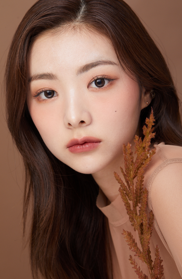 valentine's day makeup, olens, korean colored contacts, korean makeup , glass skin